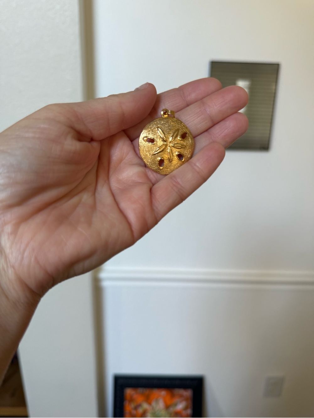 Gold Sand Dollar Pendant/charm - Gold Tone